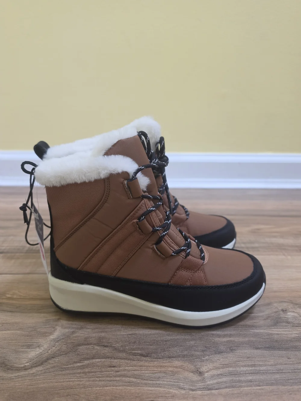 Universal Thread BROWN/ADK20 Calysta, big girl, size 5 boots
